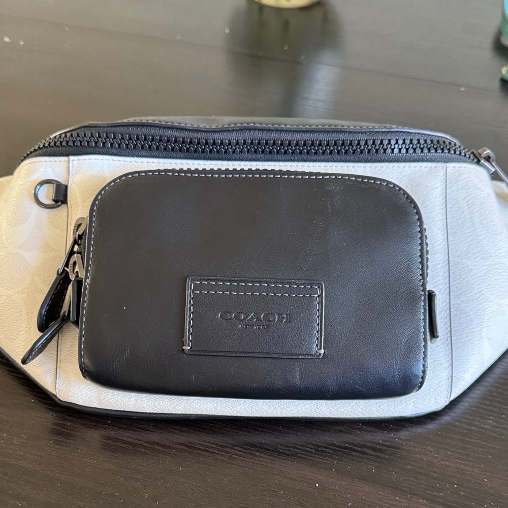 COACH TRACK BELT BAG IN COLORBLOCK SIGNATURE CANVAS 💯💯💯💯💯